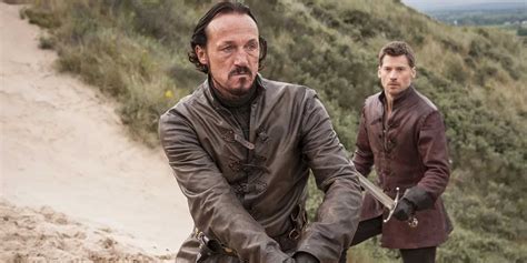 Bronn śpiewający w odcinku Blackwater