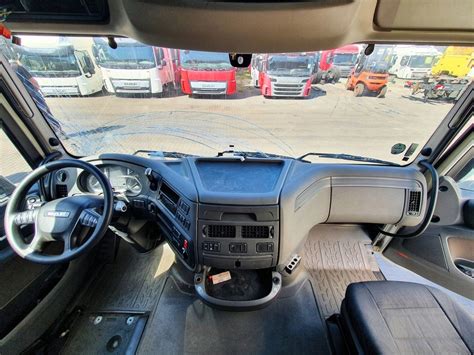Wnętrze kabiny king cab z miejscem na sprzęt