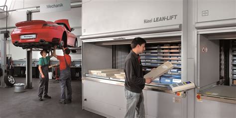 Zdjęcie przedstawiające czyste i uporządkowane magazyn części zamiennych.