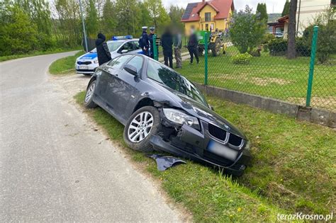 Zdjęcie wraku samochodu osobowego po kolizji