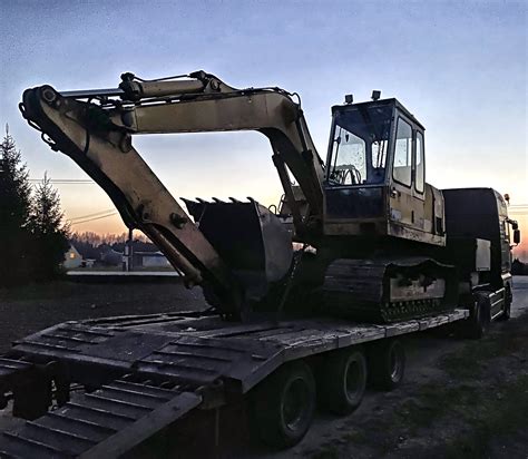 porównanie koparki gąsienicowej i kołowej