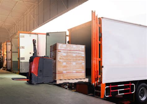 schemat logistyczny transportu ciężarowego - załadunek i rozładunek