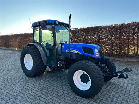 Porównanie parametrów technicznych Ursusa C-350 i New Hollanda T4050F.