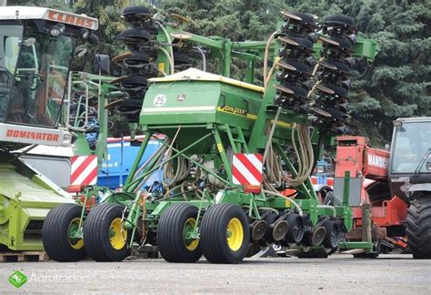 siewnik do kukurydzy John Deere w akcji