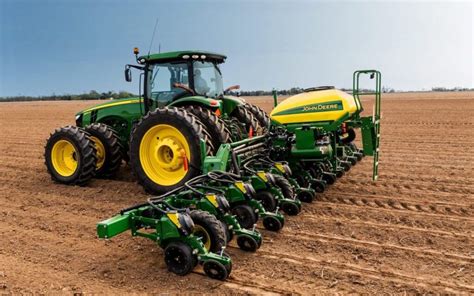 Infographic comparing different types of seeders and spreaders.