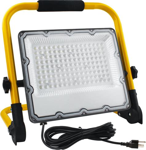 Photo of a work lamp with diffused light (FLOOD) in a field test.