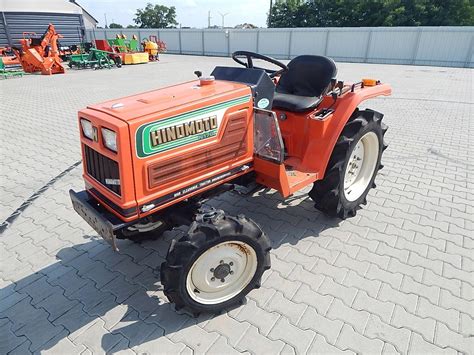 Hinomoto mini traktor na polu