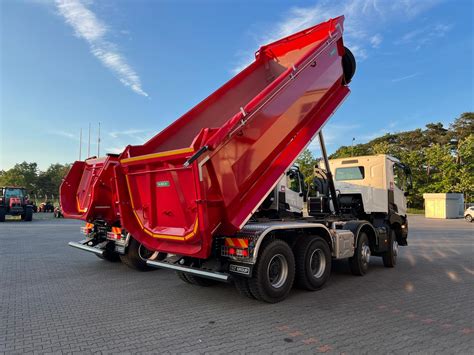 infografika przedstawiająca różne typy zabudów na podwoziu Volvo FM