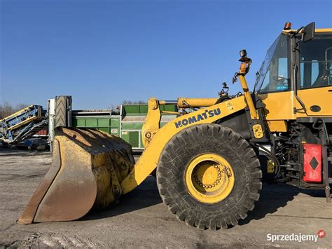 Duża ładowarka kołowa Komatsu WA470-6 pracująca w kopalni