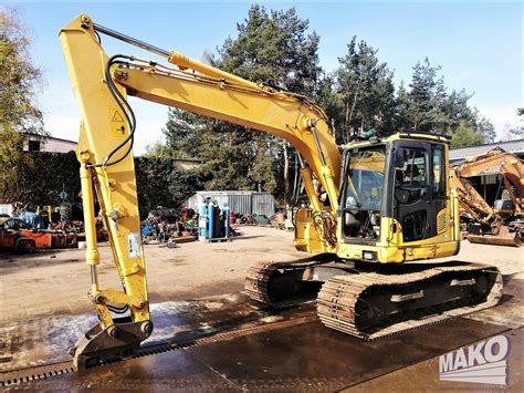 Komatsu PC210LC-11 koparka gąsienicowa na placu budowy