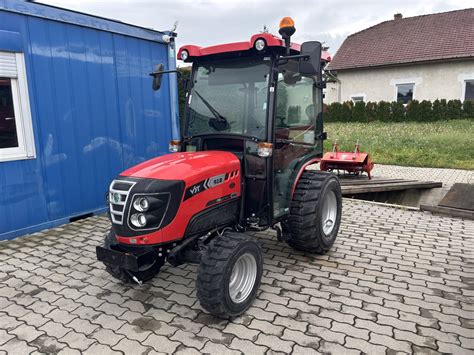Zdjęcie traktora VST Fieldtrac 918 w akcji