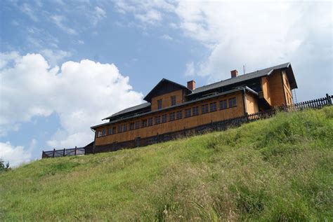 Schronisko PTTK Zygmuntówka zimą