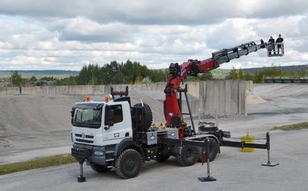 zdjęcie żurawia HMF 6020-OK6 zamontowanego na podwoziu Tatra Phoenix