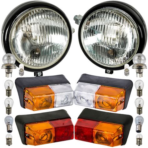 Zdjęcie przedstawiające różne modele lamp przednich do ciągników rolniczych, w tym do Zetorów