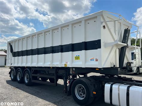 Wywrotka trzyosiowa Stas TPX 7,6 z widoczną aluminiową muldą