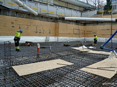 zdjęcie podłóg roboczych tymczasowych na placu budowy