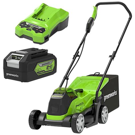 Zdjęcie kosiarki akumulatorowej Greenworks GD40LM45 w ogrodzie podczas pracy