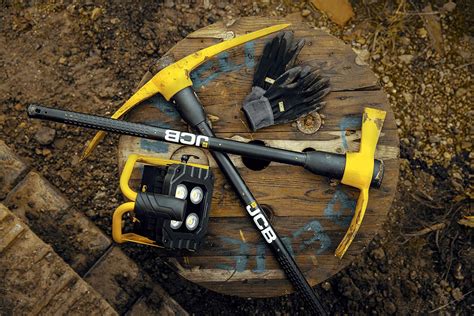 Detale konstrukcyjne multitoola JCB Professional