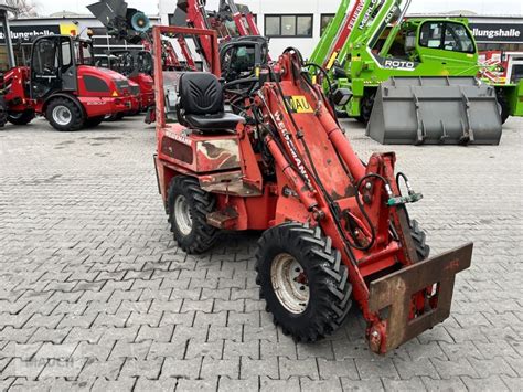 zdjęcie miniladowarki weidemann 912 d w akcji