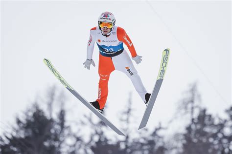 Zblizenie na narty Simona Ammanna podczas lądowania
