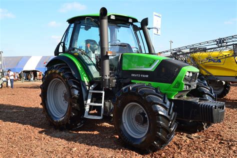Thematic photo of Deutz-Fahr Agrotron M 600 tractor in operation on a farm