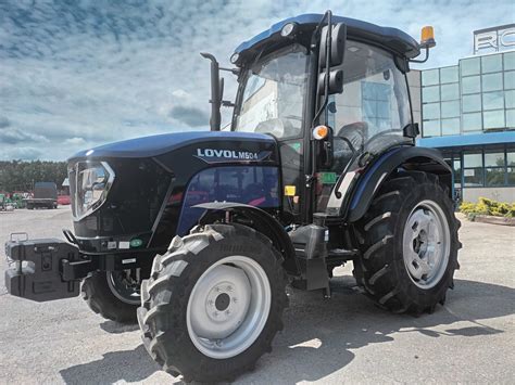 Zdjęcie ciągnika LOVOL M504 z widoczną nową kabiną
