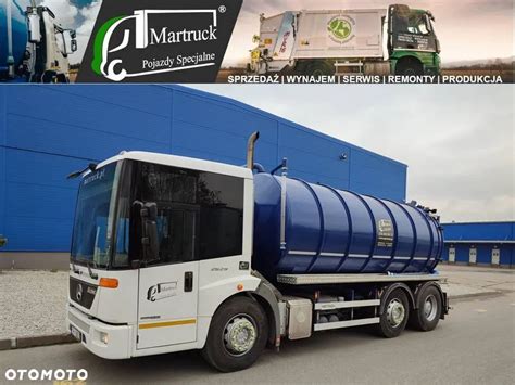 Zbiornik pojazdu asenizacyjnego z widocznymi przegrodami i dennica