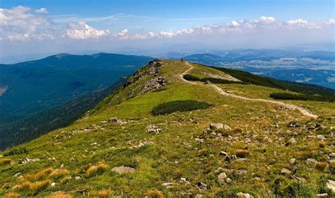 Panorama Babiej Góry widziana ze szlaku