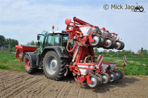 Ilustracja przedstawiająca różne modele siewników Kverneland Accord i Optima w polu.