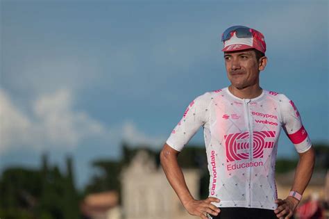 Richard Carapaz podczas wyścigu kolarskiego - zdjęcie profilowe zawodnika