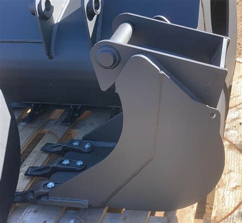 zdjęcie różnych rodzajów łyżek do minikoparek