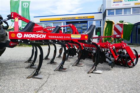 Schemat budowy kultywatora Horsch Terrano z zaznaczonymi elementami roboczymi i ramą.