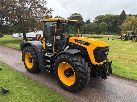 Ciągnik JCB Fastrac 6300 w akcji