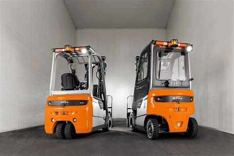 Graficzne przedstawienie gamy elektrycznych wózków widłowych STILL z przeciwwagą, uwzględniające różne kategorie udźwigu.