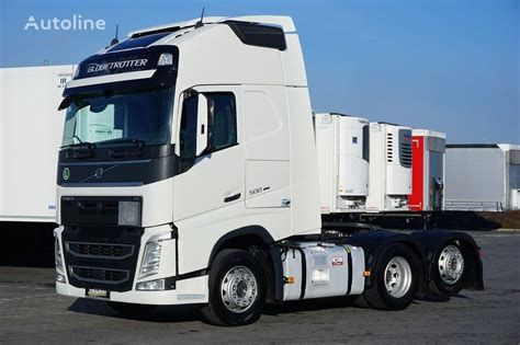 nowoczesny ciągnik siodłowy Volvo FH