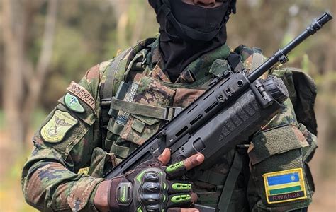 Zdjęcie: Żołnierz WOT z karabinkiem MSBS Grot