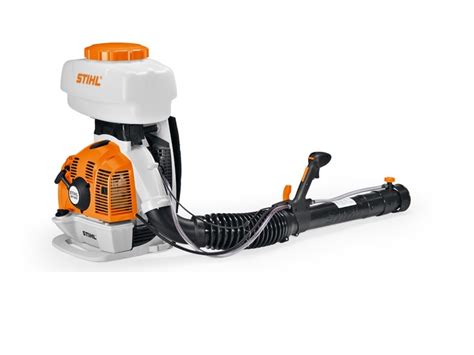 Opryskiwacz spalinowy STIHL w akcji w sadzie