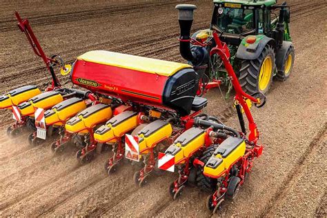 Siewnik Vaderstad Spirit w pracy na polu