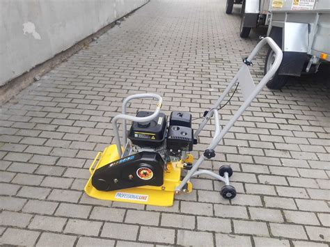 Zagęszczarka Dro-Masz z uchwytem i płytami roboczymi
