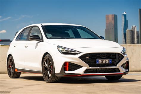 Schemat przedstawiający umiejscowienie szyb w minikoparkach CASE i HYUNDAI