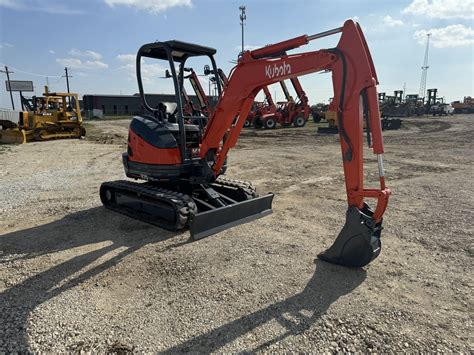 Thematic photo of a Kubota mini excavator on rubber tracks operating on a construction site