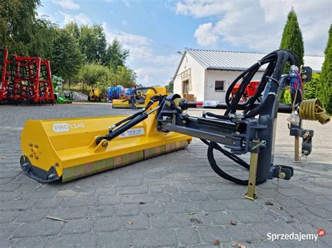 Kosiarka bijakowa Herder XKE280 w akcji na gęsto zarośniętym terenie