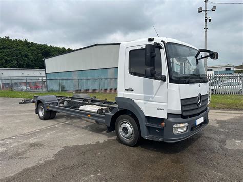 Technical diagram of Mercedes-Benz Atego chassis with tipper body