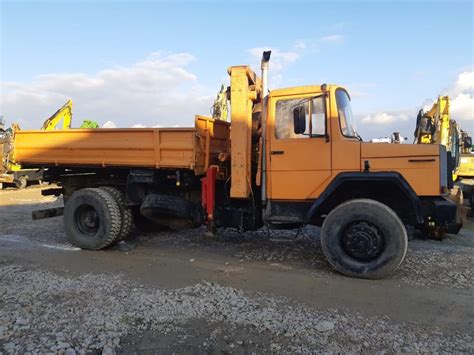 Wykres przedstawiający rozkład roczników sprzedawanych samochodów Iveco Magirus z HDS i wywrotką