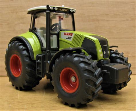 Miniatura ciągnika rolniczego Claas Axion 850 SIKU