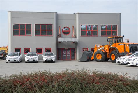 Dystrybutor Doosan w Polsce, firma Grausch i Grausch Maszyny Budowlane Sp. z o.o., przekazała Hydrobudowie łącznie dziesięć maszyn Doosan. W skład dostawy weszło sześć wozideł przegubowych Doosan Moxy MT31 oraz cztery duże koparki gąsienicowe - dwie Doosan DX300 i dwie Doosan DX340.