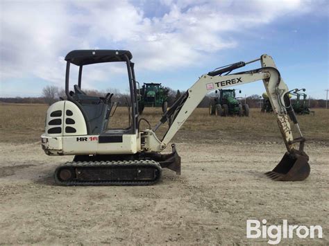The Terex HR 12 mini excavator at work