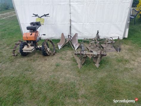 zdjęcie czeskiego mikrociągnika TZ-14 K z osprzętem