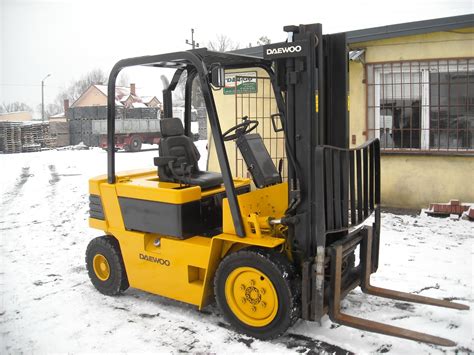 Wózek widłowy Daewoo D25S w akcji