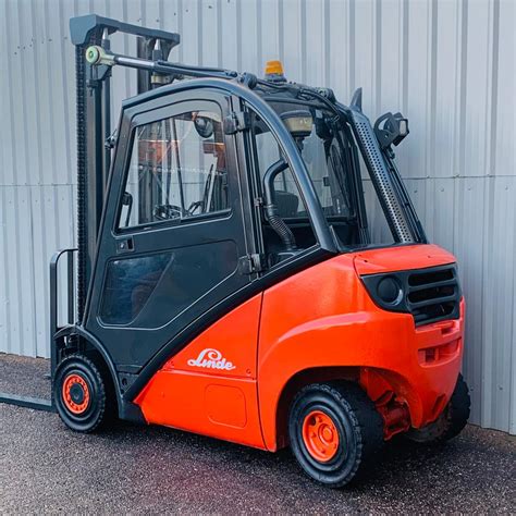 Thematic photo of Linde H20D forklift at work